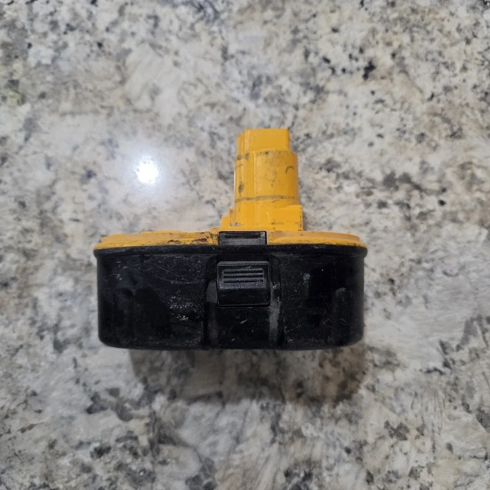 DeWalt DC9096 18V NiCd Battery - UNTESTED - For Parts or Repair